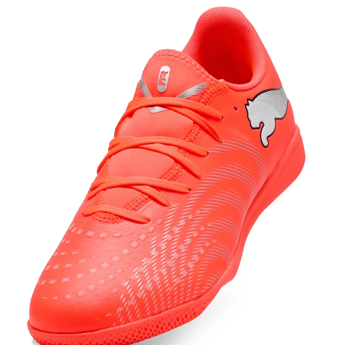 Chuteira Puma Future 9 Play It vermelha mostrando detalhes da sola antiderrapante